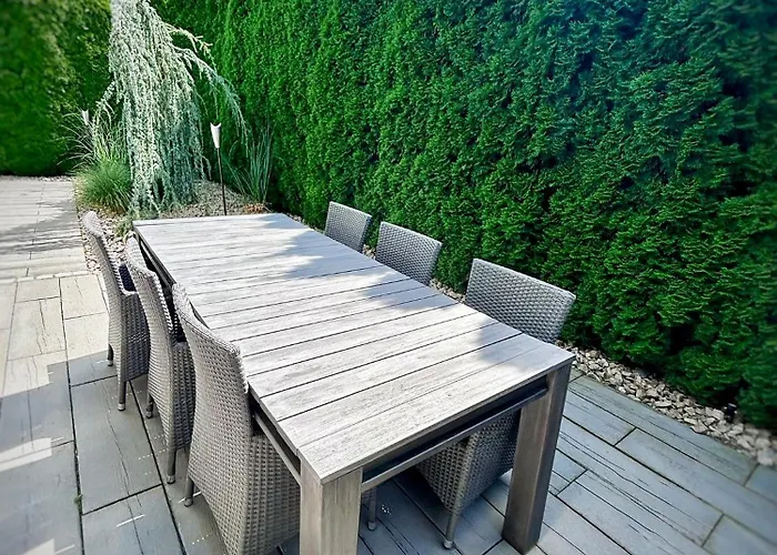 Hideaway アパート